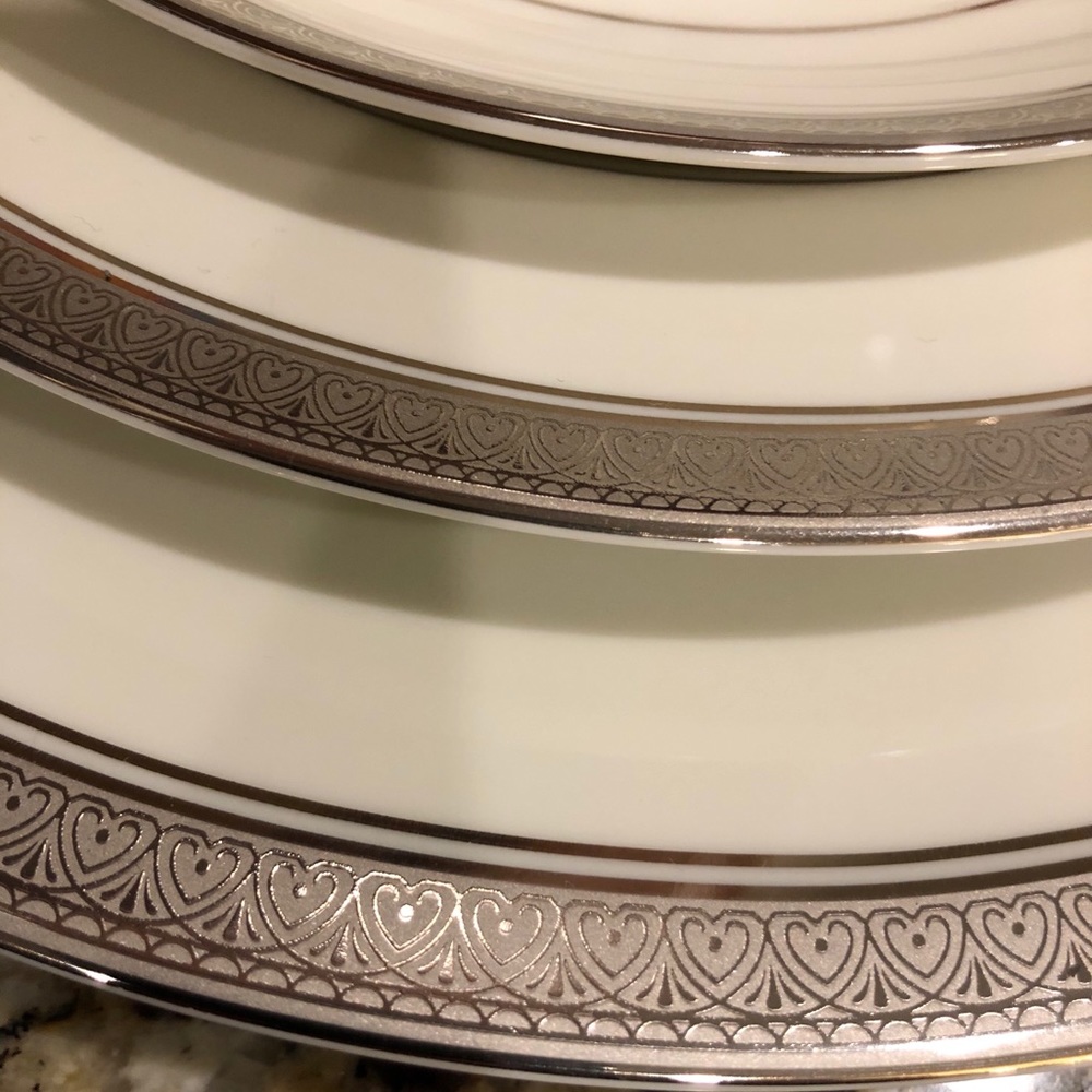 Fine wedding china - Picture 4 of 4